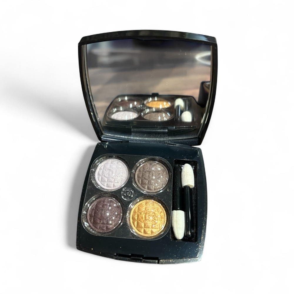 CHANEL SIGNE PARTICULIER
OMBRES QUADRA EYESHADOW - Picture 2 of 3